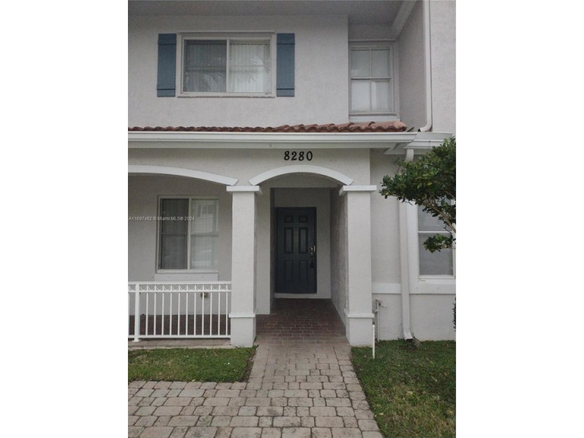 Don't miss this freshly painted 2/2.5 lakefront townhome!! It - Beach Townhome/Townhouse for sale in Miramar, Florida on Beachhouse.com