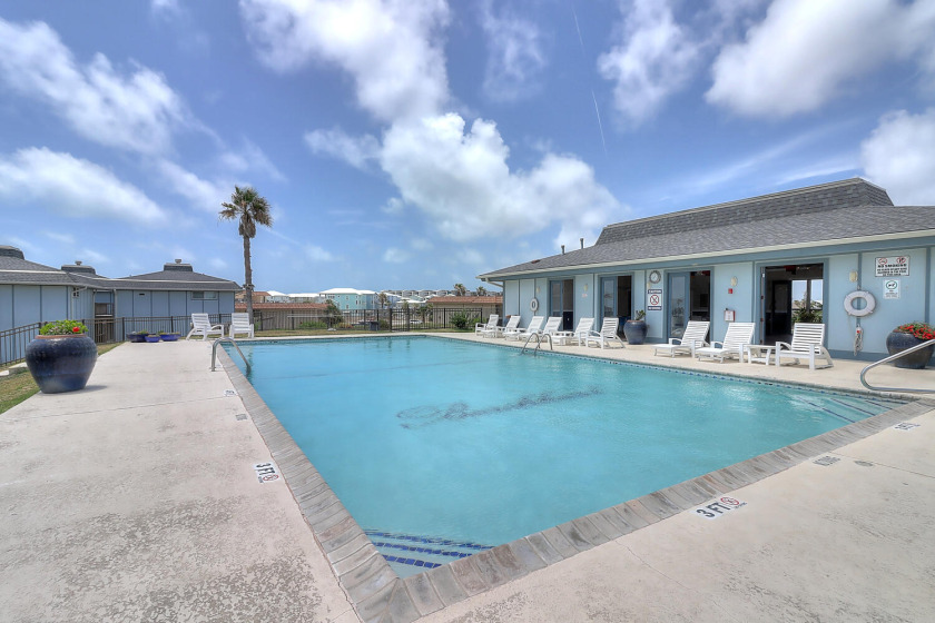 Amazing condo in gulf front Beachhead Condominiums! Heated Pool! - Beach Vacation Rentals in Port Aransas, Texas on Beachhouse.com