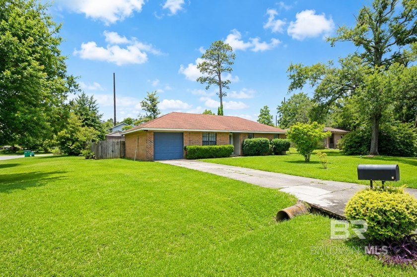 Welcome to 614 Eastgate Circle in Foley, Alabama! This freshly - Beach Home for sale in Foley, Alabama on Beachhouse.com