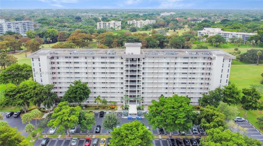 Fully furnished 2-bedroom, 2-bathroom condo with a spacious - Beach Condo for sale in Pompano Beach, Florida on Beachhouse.com