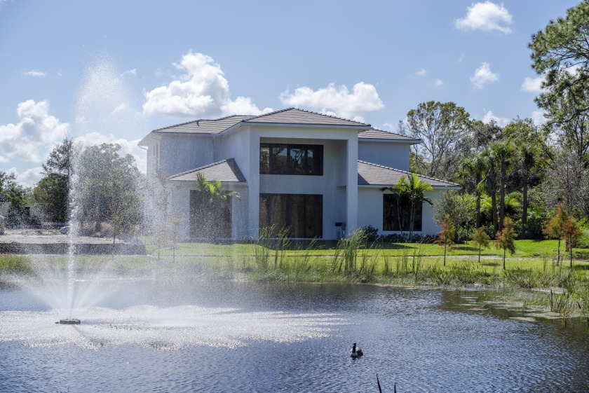 MOVE IN TODAY!! Situated on a premier water lot at the end of - Beach Home for sale in Jupiter, Florida on Beachhouse.com