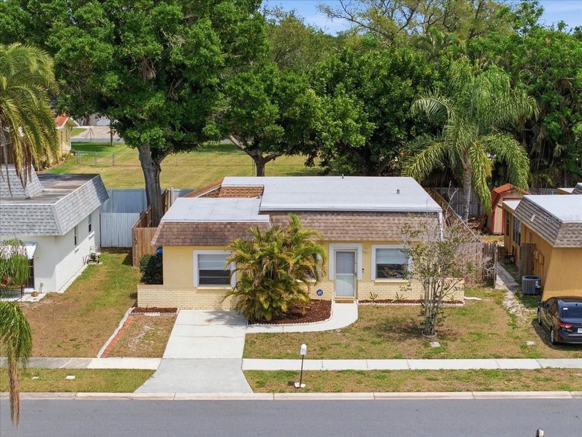 This charming 2-bedroom, 2-bathroom home offers a bright, open - Beach Home for sale in Largo, Florida on Beachhouse.com