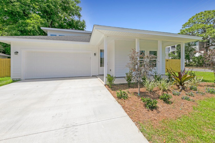 Beautiful new home. Convenient to both bases. 2 miles to - Beach Home for sale in Fort Walton Beach, Florida on Beachhouse.com