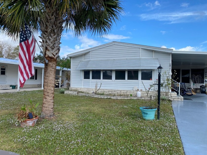 Lovely 2/2 in vibrant 55+ lease hold ($844) community. Wall of - Beach Home for sale in Fort Pierce, Florida on Beachhouse.com