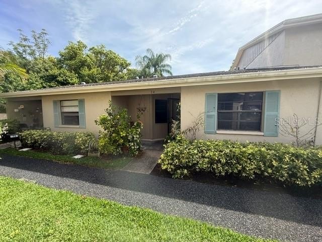 Welcome to this popular pet-friendly 2-bedroom, 2-bath villa - Beach Home for sale in Largo, Florida on Beachhouse.com