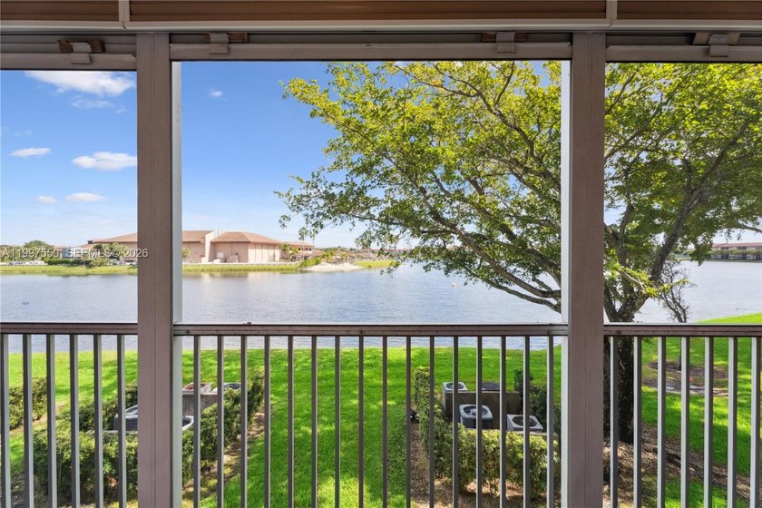 Beautifully Renovated 2BD/2BA Apartment with Lake Views! Welcome - Beach Condo for sale in Pembroke Pines, Florida on Beachhouse.com