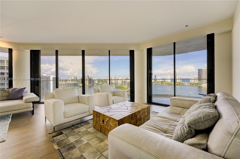 Spectacular 29th-floor residence with wrap-around glass - Beach Condo for sale in Aventura, Florida on Beachhouse.com