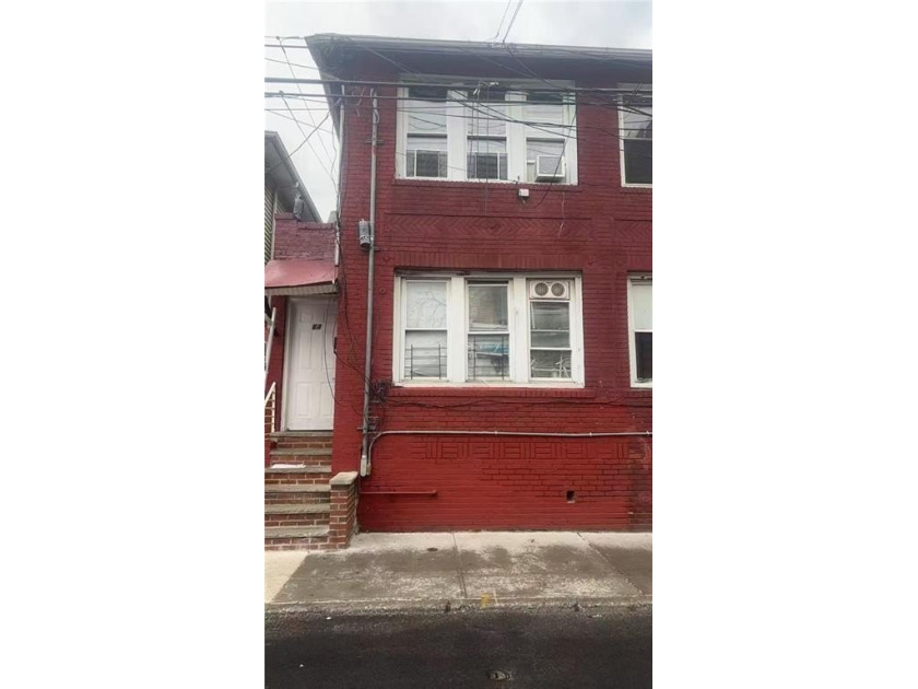 Two dwelling solid house, each unit boasts two comfortable - Beach Home for sale in Brooklyn, New York on Beachhouse.com