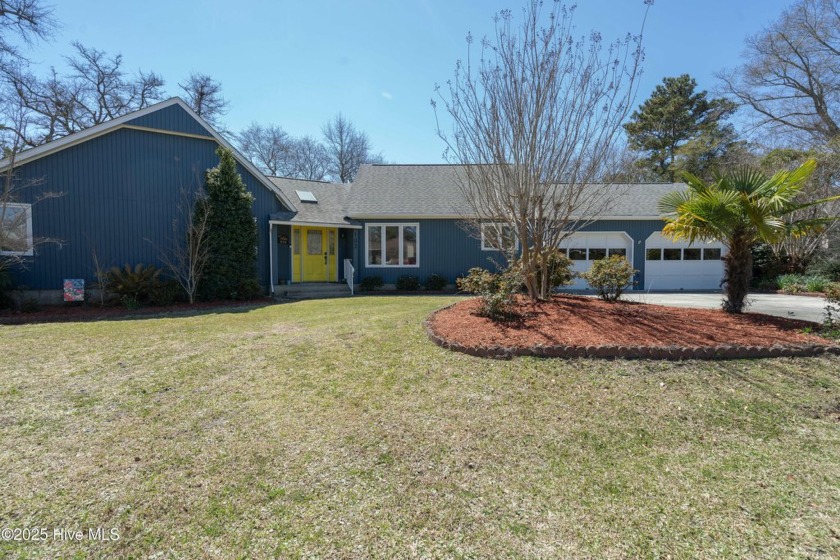 You can't beat the location! Close to the golf course and the - Beach Home for sale in Morehead City, North Carolina on Beachhouse.com