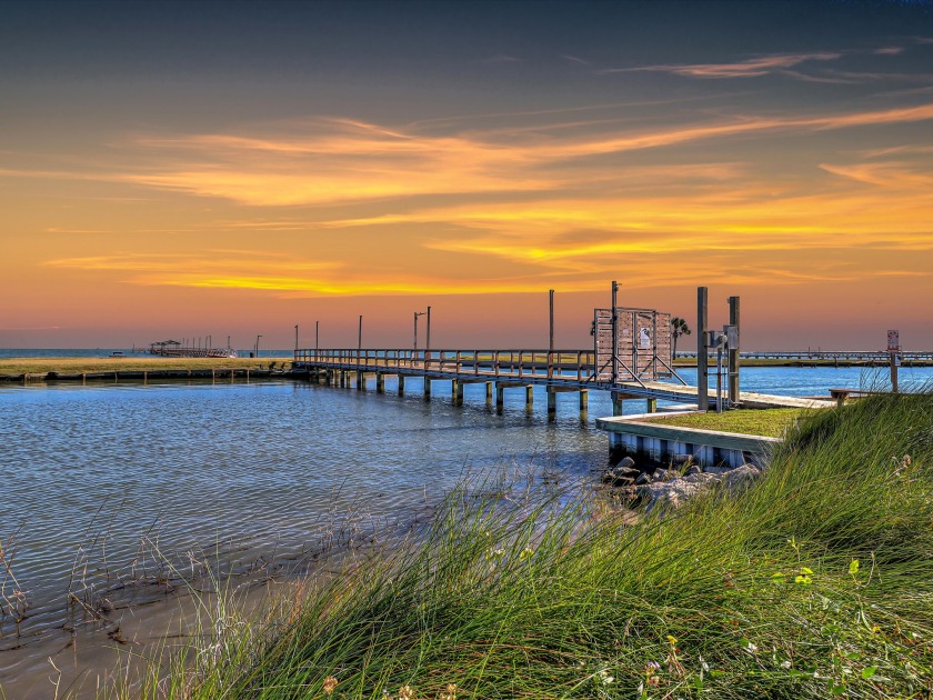 Blue Wave Landing! 720 ft lighted fishing pier, pool and boat - Beach Vacation Rentals in Rockport, Texas on Beachhouse.com