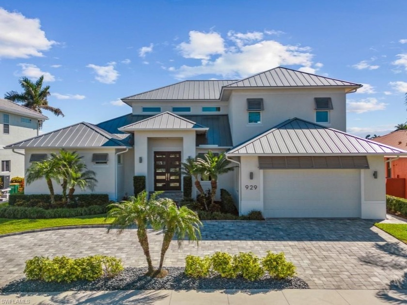 ATTENTION GOLFERS! This home comes with the immediate - Beach Home for sale in Marco Island, Florida on Beachhouse.com