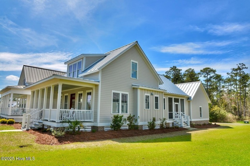 Step into this beautiful 3 bedroom, 2.5 bathroom home located - Beach Home for sale in Oriental, North Carolina on Beachhouse.com