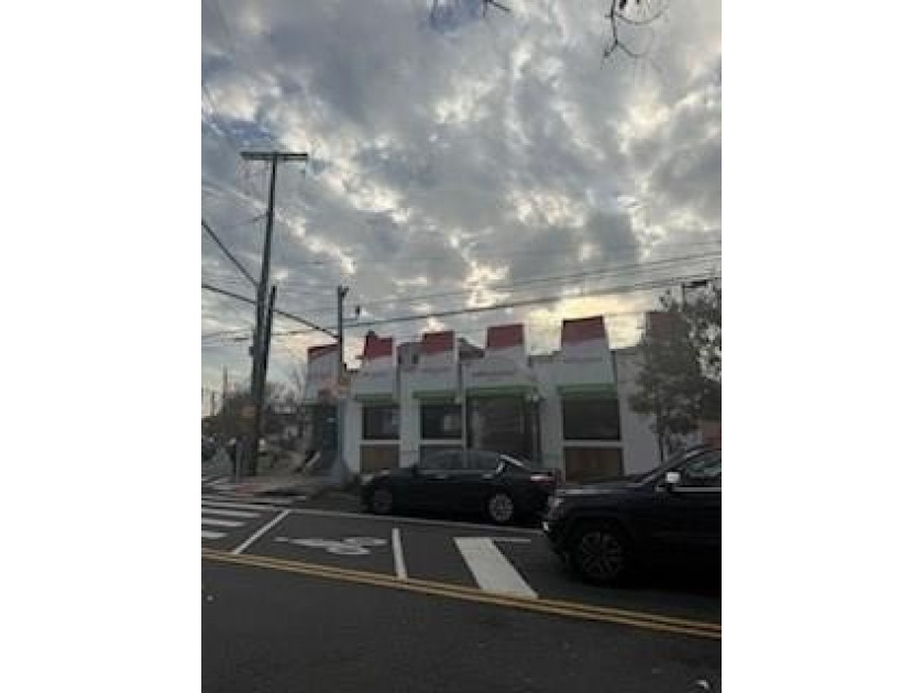 Discover an excellent opportunity to own a fully operational - Beach Commercial for sale in Staten  Island, New York on Beachhouse.com