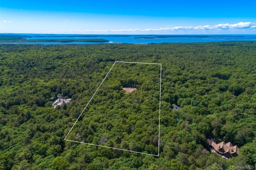 The price listed ($3,495,000) is for Land and Building/Site - Beach Acreage for sale in Southampton, New York on Beachhouse.com