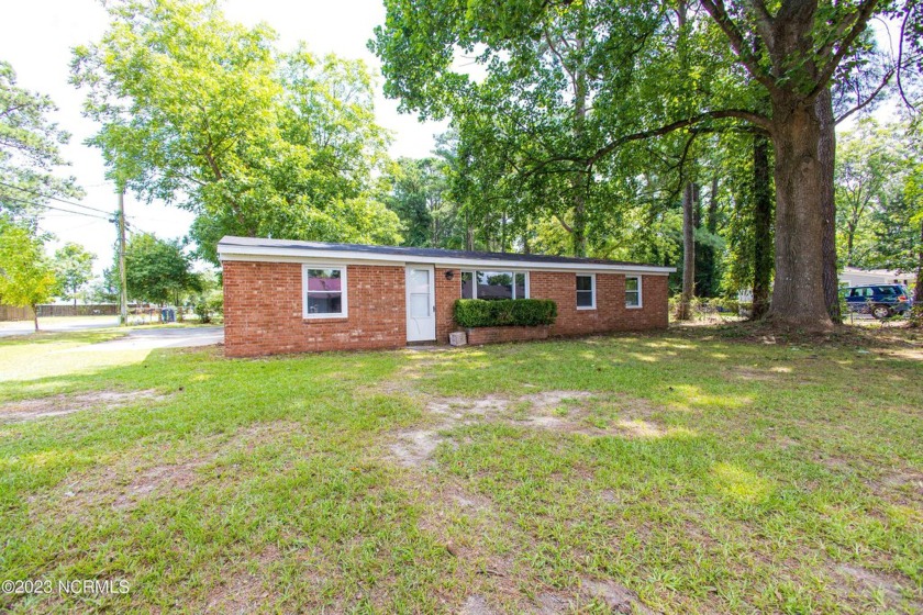 SOLD AS IS. Beautiful brick home on a corner lot in scenic - Beach Home for sale in Washington, North Carolina on Beachhouse.com