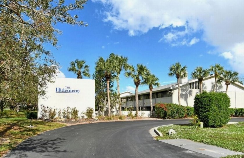 2 bedroom  move-in-ready condominium with a Jack & Jill bathroom - Beach Condo for sale in Sarasota, Florida on Beachhouse.com