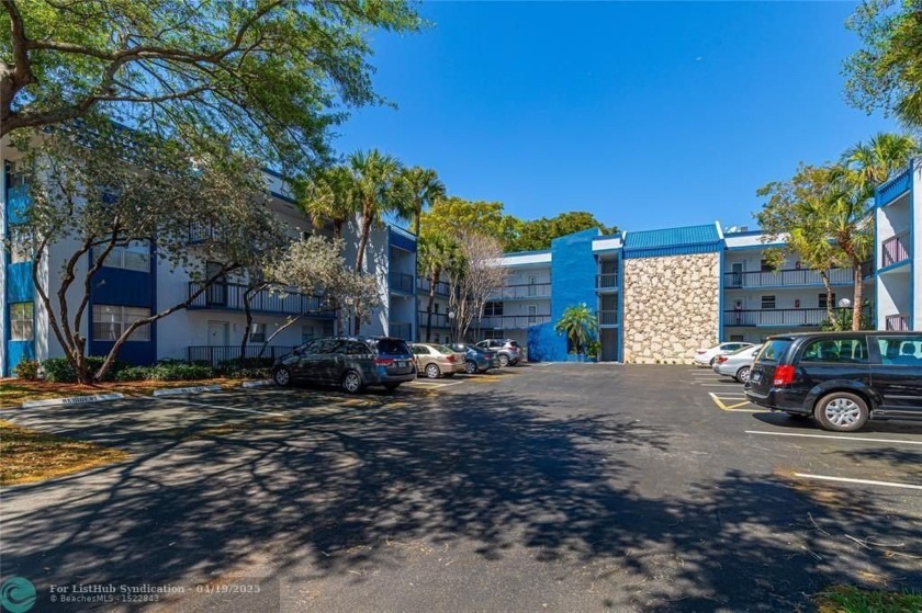 Owner is very Motivated. FANTASTIC 1 Bedroom and 1 Full Bathroom - Beach Condo for sale in Margate, Florida on Beachhouse.com