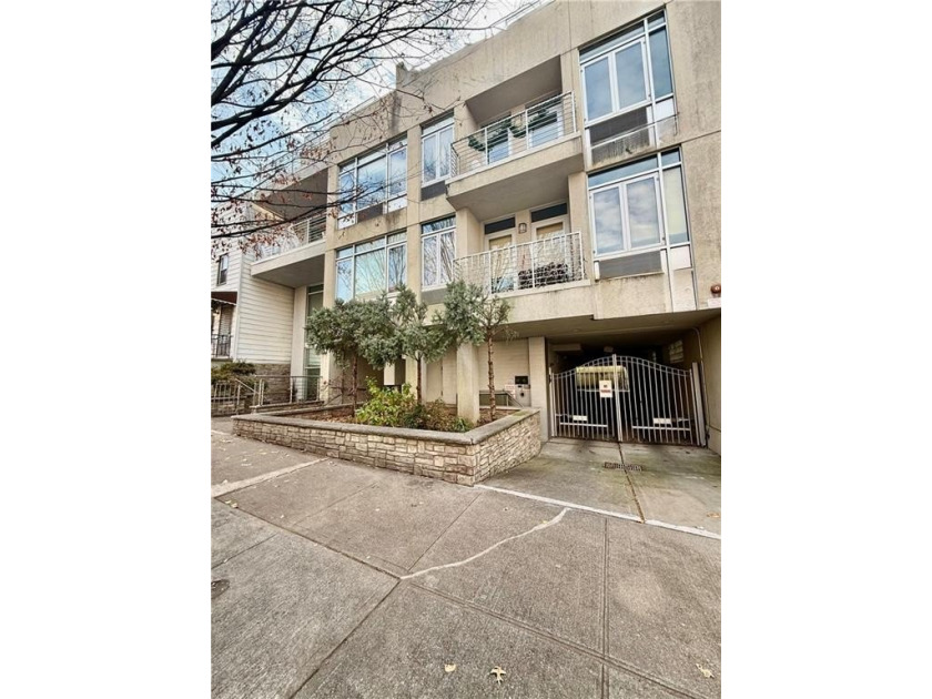 Welcome to 282 21st street unit 2C. A well maintained 1 bedroom - Beach Condo for sale in New York, New York on Beachhouse.com