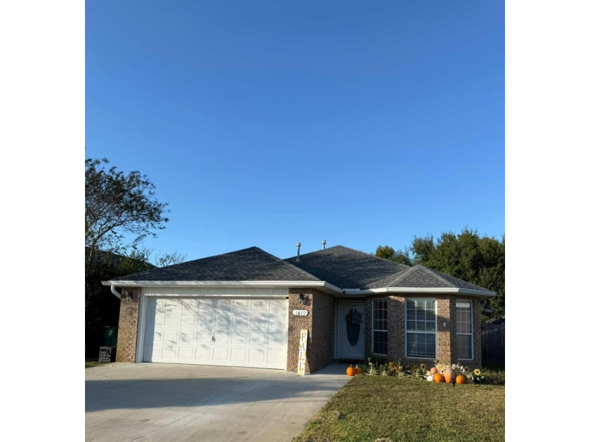 Exceptional home located in Emerald Village with close proximity - Beach Home for sale in Fort Walton Beach, Florida on Beachhouse.com