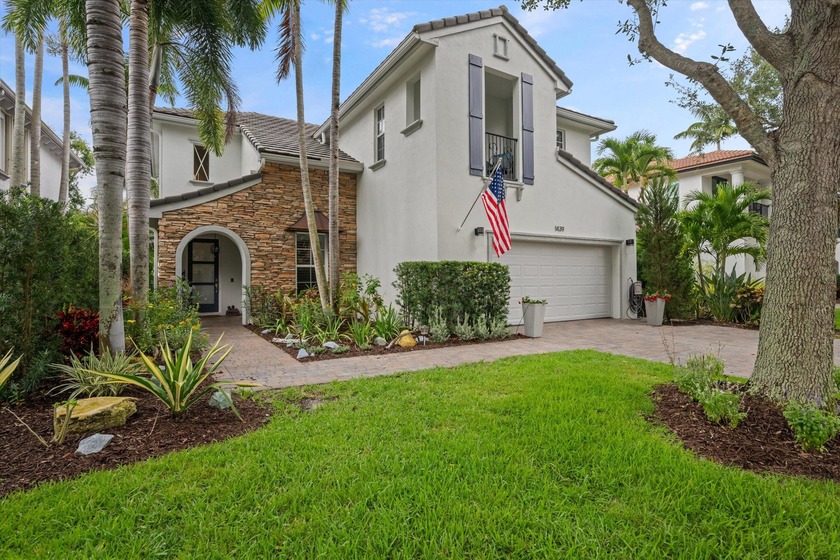 GORGEOUS, RENOVATED 4 bedroom plus den, 4 bathroom home in - Beach Home for sale in Palm Beach Gardens, Florida on Beachhouse.com