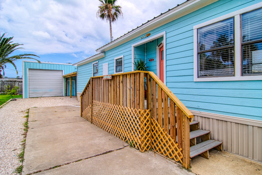 Gorgeous home! Nice BBQ area with barrel pit! - Beach Vacation Rentals in Port Aransas, Texas on Beachhouse.com
