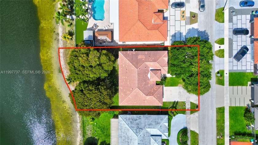 Beautiful lakefront one-story home in the desirable Eden Lake - Beach Home for sale in Miami, Florida on Beachhouse.com