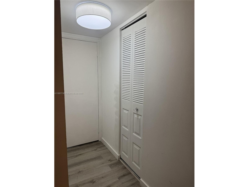 **NICE 2 BED 1.5 BATH CONVERTIBLE (ORIGINAL 1 BEDROOM) LOCATED - Beach Condo for sale in Aventura, Florida on Beachhouse.com