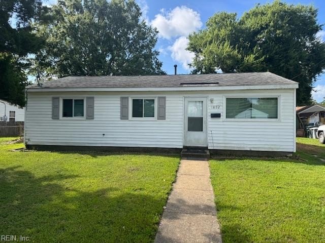 Welcome to this 3 bedroom home 1 bath home on large lot - Beach Home for sale in Hampton, Virginia on Beachhouse.com