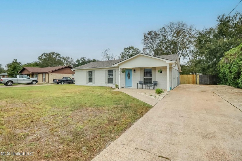 Come check out this delightful home in a prime Long Beach - Beach Home for sale in Long Beach, Mississippi on Beachhouse.com