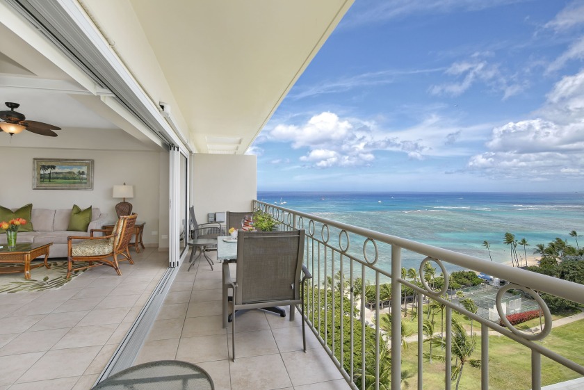 GORGEOUS OCEAN VIEW and Sunsets! Full Kitchen, WasherDryer - Beach Vacation Rentals in Honolulu, Hawaii on Beachhouse.com