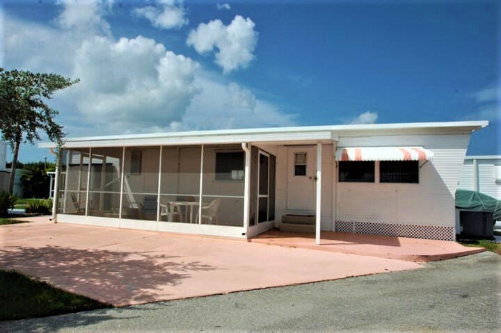 Truly vintage Briny Breezes unit. On the Intracoastal side of - Beach Home for sale in Briny Breezes, Florida on Beachhouse.com