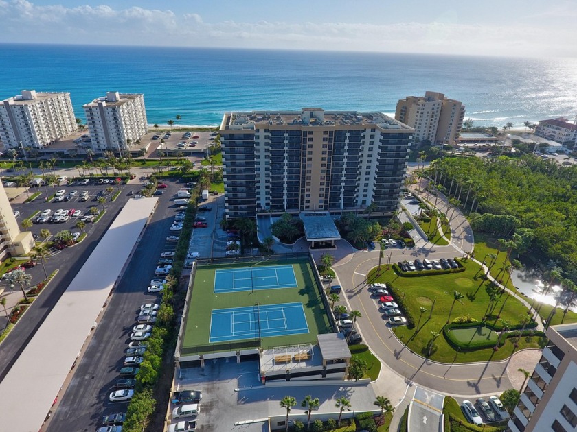 Beautifully updated 2-bedroom, 2-bath condo in The Coronado - Beach Condo for sale in Highland Beach, Florida on Beachhouse.com