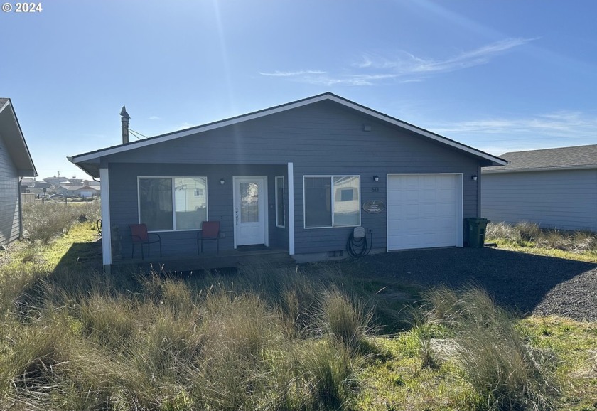 Wonderful Single Level Home in Highly Sought After Bayshore - Beach Home for sale in Waldport, Oregon on Beachhouse.com