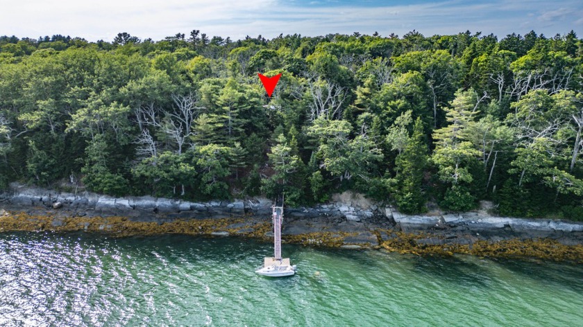 SELLER FINANCING AVAILABLE! Boaters and Sailors take note! Do - Beach Home for sale in Harpswell, Maine on Beachhouse.com