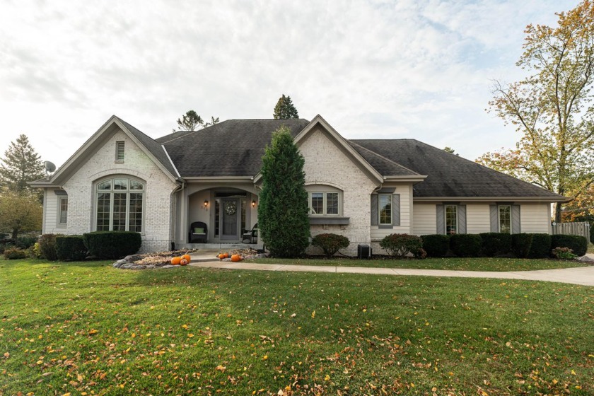 Custom Salerno built 4BR 3.5BA ranch. No detail spared on this - Beach Home for sale in Racine, Wisconsin on Beachhouse.com