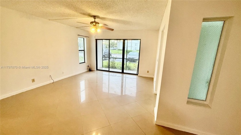Investor opportunity! Charming first floor condo with screened - Beach Condo for sale in West Palm Beach, Florida on Beachhouse.com
