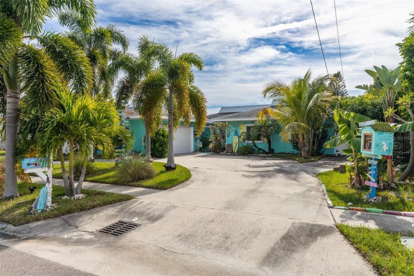Welcome yourself home to this charming key west style nearly - Beach Home for sale in Tampa, Florida on Beachhouse.com