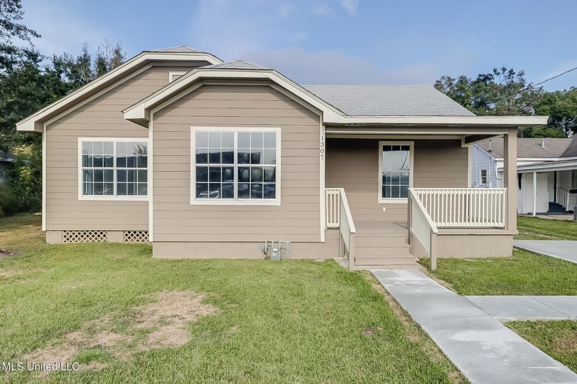 This beautifully renovated Pascagoula home is truly a gem. It - Beach Home for sale in Pascagoula, Mississippi on Beachhouse.com