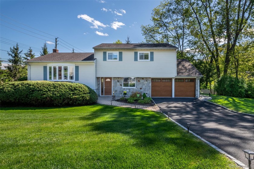 Don't Miss Another One! Nestled in the highly sought-after - Beach Home for sale in New Rochelle, New York on Beachhouse.com