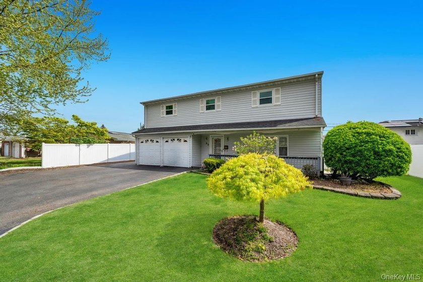 Welcome to 32 Beverly Street, Islip - a beautiful Colonial - Beach Home for sale in Islip, New York on Beachhouse.com