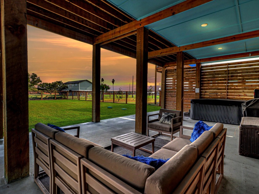 Hottub, Close to the Beach, Upgraded Furnishings, Fenced yard - Beach Vacation Rentals in Rockport, Texas on Beachhouse.com