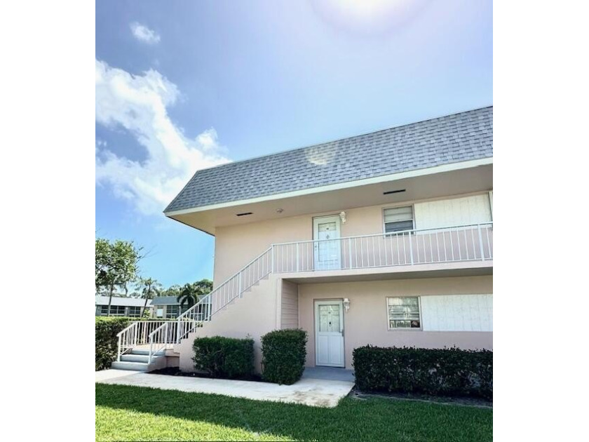 Come see this beautiful first floor end unit in charming - Beach Condo for sale in Jupiter, Florida on Beachhouse.com