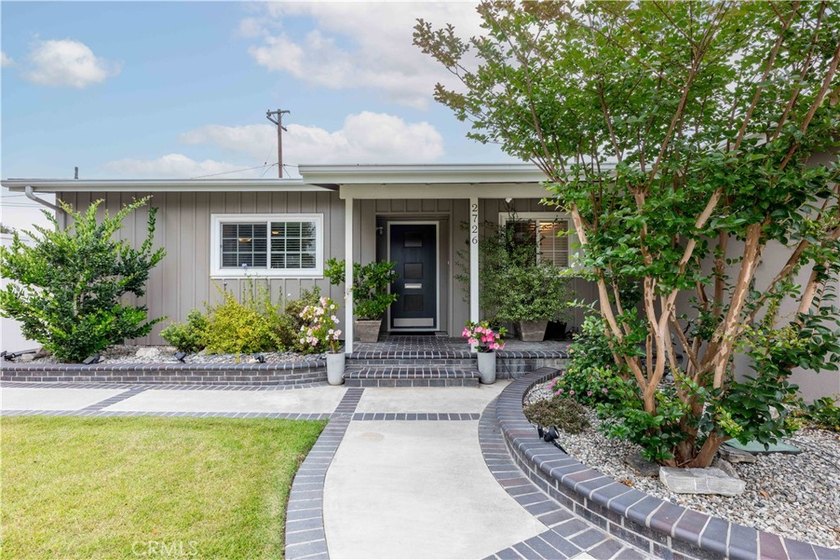 Welcome to 2726 Chatwin Ave, located on a quiet street in the - Beach Home for sale in Long Beach, California on Beachhouse.com