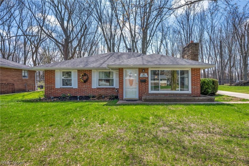 Welcome home to this beautifully maintained, truly move-in ready - Beach Home for sale in Willoughby, Ohio on Beachhouse.com
