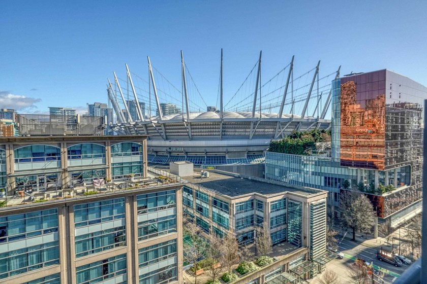 Showcasing iconic BC Place and unobstructed north-east cityscape - Beach Condo for sale in Vancouver, BC on Beachhouse.com