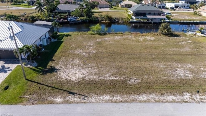 This GULF ACCESS LOT WITH SEAWALL is a fantastic opportunity in - Beach Lot for sale in Cape Coral, Florida on Beachhouse.com