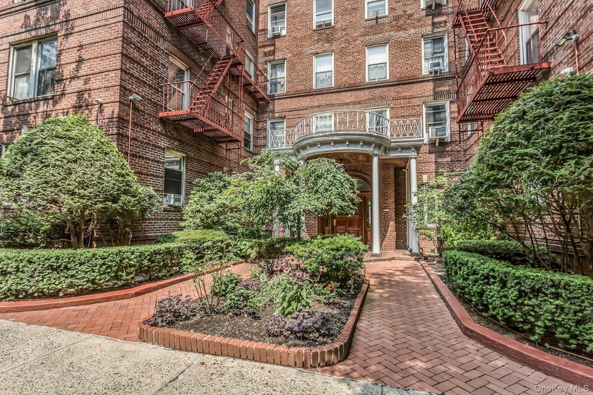 Welcome to the Stanwix Cooperative in Forest Hills...This Fully - Beach Home for sale in Forest Hills, New York on Beachhouse.com