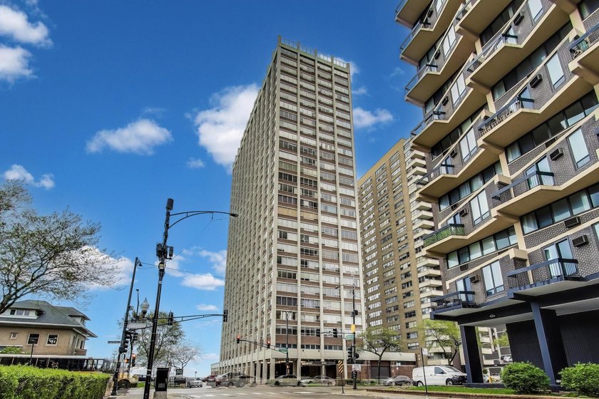 Wake up to lakefront living at Edgewater's Granville Beach - Beach Condo for sale in Chicago, Illinois on Beachhouse.com