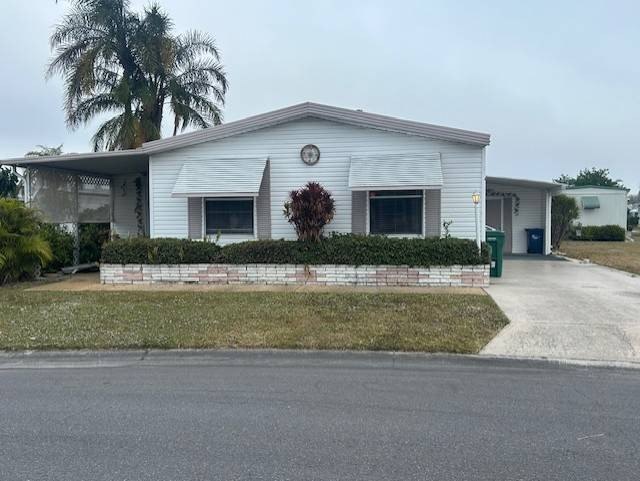 Large 2 Bedroom, 2 Bath with Florida room and Workshop fully - Beach Lot for sale in Bradenton, Florida on Beachhouse.com