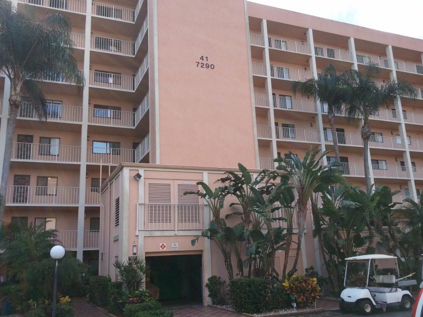 This 2 Bedroom 2 Bath unit Updated and well maintained at - Beach Condo for sale in Delray Beach, Florida on Beachhouse.com